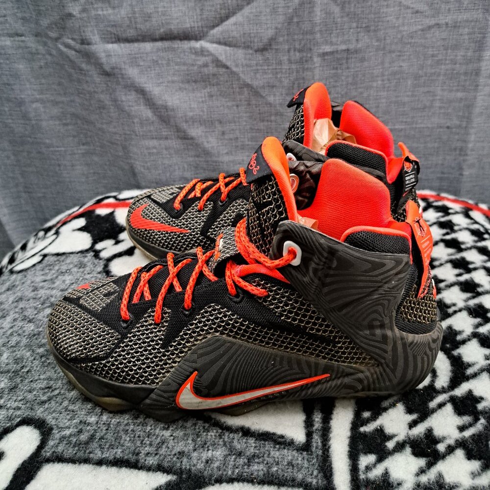 %Size 6.5Y NIKE LEBRON JAMES COURT VISION XII 12 A4